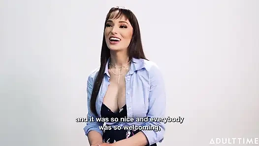 Lexi luna yaramaz bir seks oyuncağı partisine ev sahipliği yaptı!