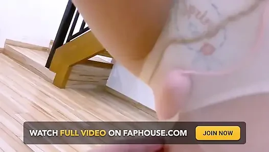 Hui10 - menggunakan tali untuk mengikat gadis super imut dengan kaus kaki putih ke dalam berbagai posisi dan menggodanya sampai dia mencapai orgasme.