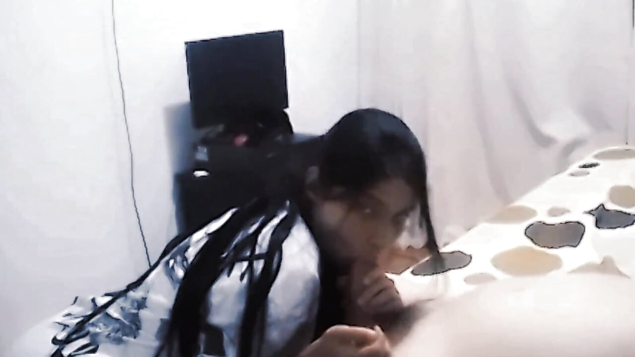 Tôi thổi kèn cho người thuê nhà của tôi một cách ngon lành