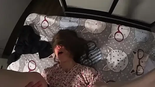 Sadakatsiz evli kadın arkadaşlarını götten sikiyor. Gerçek aldatma