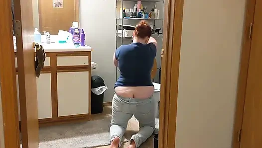 Female plumber's buttcrack