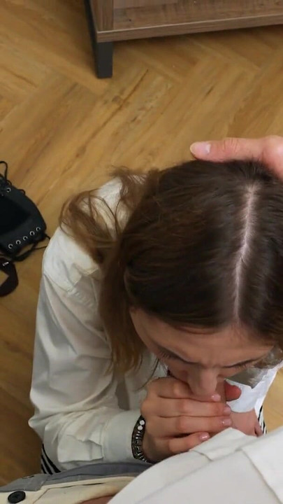 VIP4K。若い学生ファンキータウンが初めてローンを組みます。|クリップ1