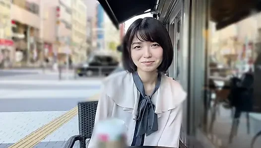 A118F01 A classic idol-level small face and a cheerful smile with a natural girl in a private shoot at a love hotel! A cute smile and a facial finish!