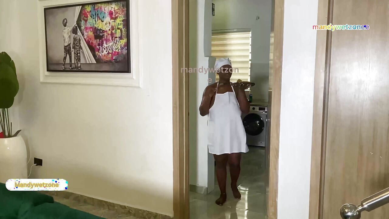 Meu chef trouxe meu almoço, mas eu insisti que ela me servisse sua buceta molhada primeiro para Apitizer