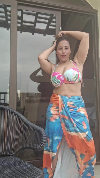 Beach vibe with a sexy song and horny feeling