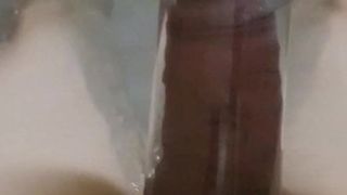 Bomba de pênis na água