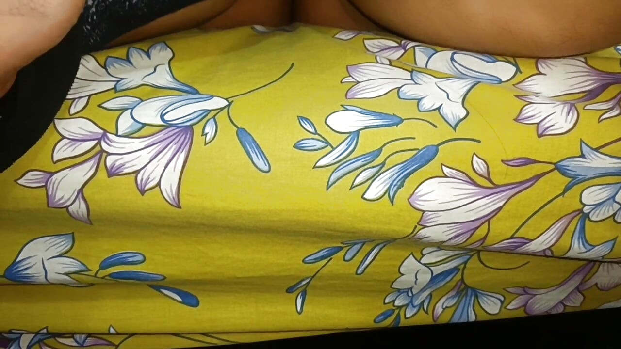 Bhabi aj nangi soi howi hai or main nay itni close phudi nahi dehki khabi
