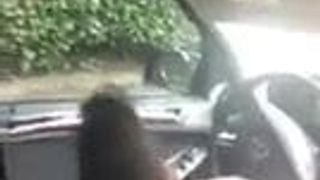 Verrückter Blowjob in einem Auto
