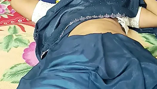 Tante cantik asal telugu india lagi asik ngentot memek tantenya yang super hot sampai matanya merem melek