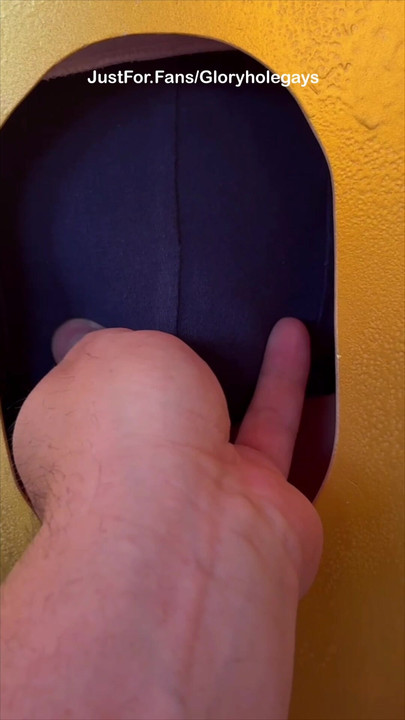 4# Izazov svršavanja - Neobrezani XL kurac na gloryholeu