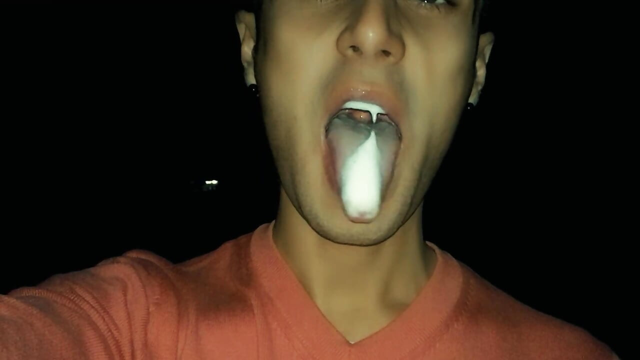 Chewing and Making Bubbles Foam of Friends Cum