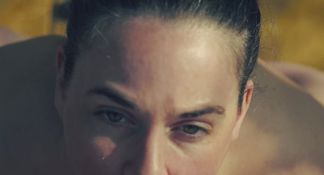 Væsen sutter sin Skabers pik i slowmotion POV
