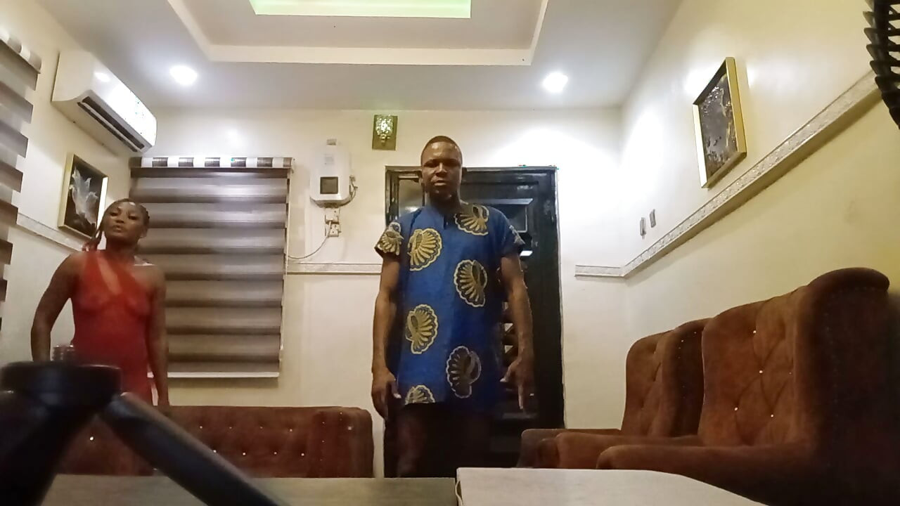meri pyari grihini ke saath drishy ke pichhe