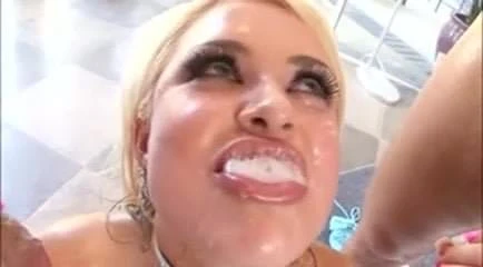 taking com in her mouth