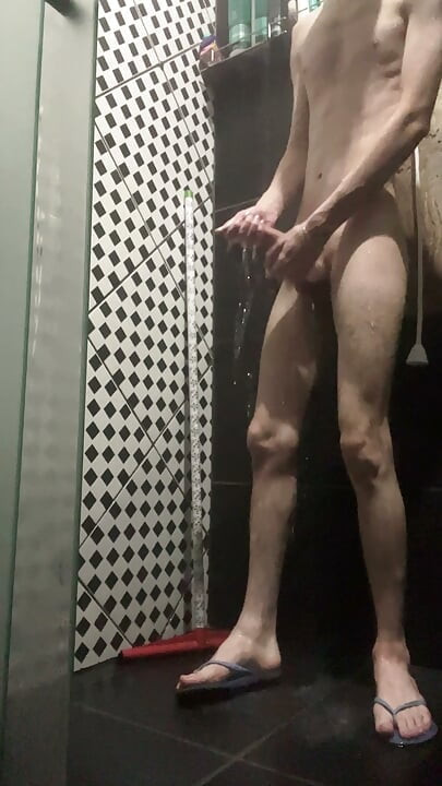 Skinny twink showiregin showing his big bubble but and big dick