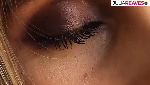 Memek sangat ketat disetubuhi dengan dildo raksasa