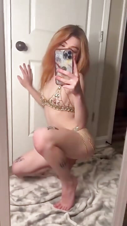 Pertunjukan webam kinkee karma si cewek mungil kinkee lagi asik ngentot memek aduhainya sampai orgasme