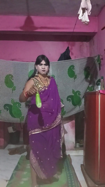 Detik tidak dapat dilupakan dari "Madhuri Bhabhi Crasdreshing Apni Gand Ma Brinjal Dala"