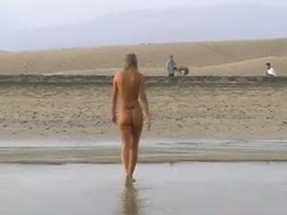 Yvonne naken offentligt (offentlig strand)