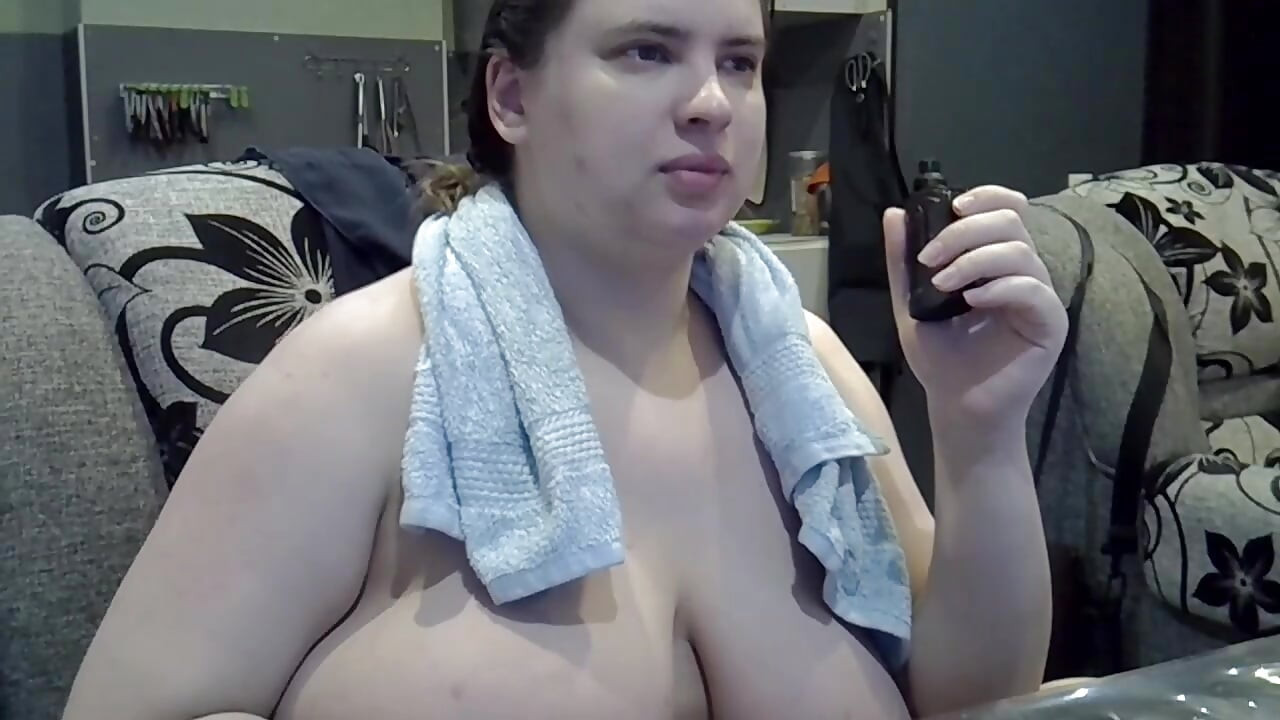 Peitos, barriga, fumante fumegante