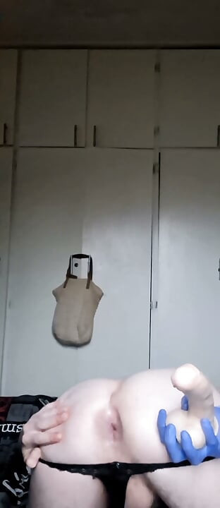 هزة جماع باستخدام ديلدو منفرداً