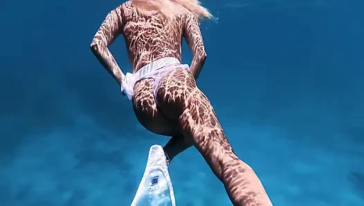 Si cantik pantat bahenol kayci kaylani lagi asik masturbasi sambil bugil di bawah air