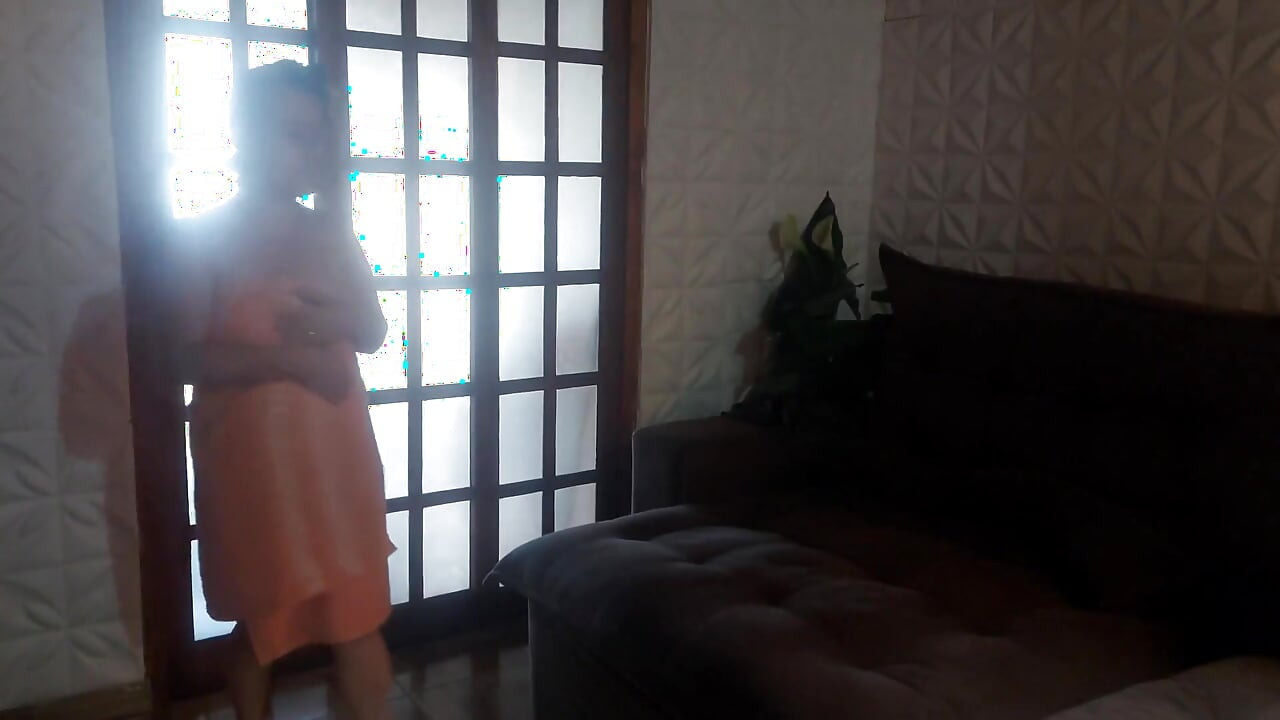 Shaadishuda mahila keval tauliya pahne dilivri vaale aadmi se milti hai
