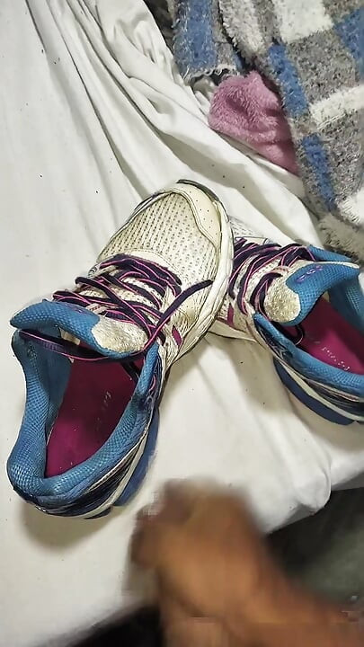 Asics fucking and cum inside