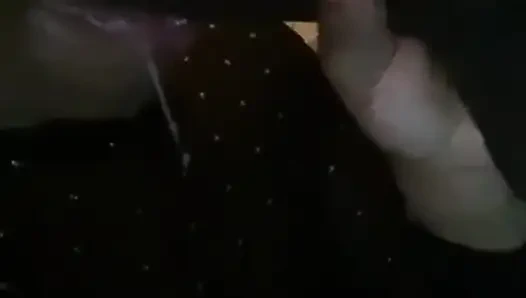 Üvey babam bizimle taşındı ve gece geç saatlerde biraz eğleniyoruz