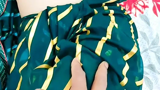 Istri desi India disetubuhi oleh suaminya dalam gaya anjing karena menikmati dirinya sendiri