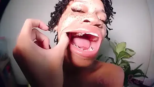Seksi ağzımla oynuyorum (standart tanım)