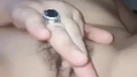 Asyalı ateşli orta yaşlı seksi kadın amını siyah boğaya sert siktiriyor