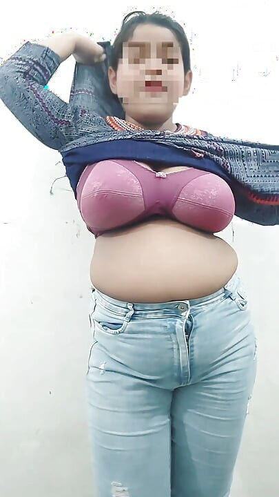 Shabnam Khatun praat met vriendje