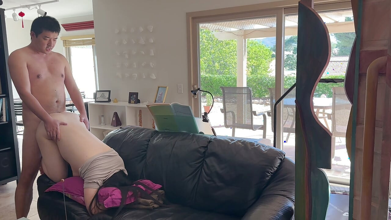 Baise ma déesse chinoise à gros cul en levrette dans un resort