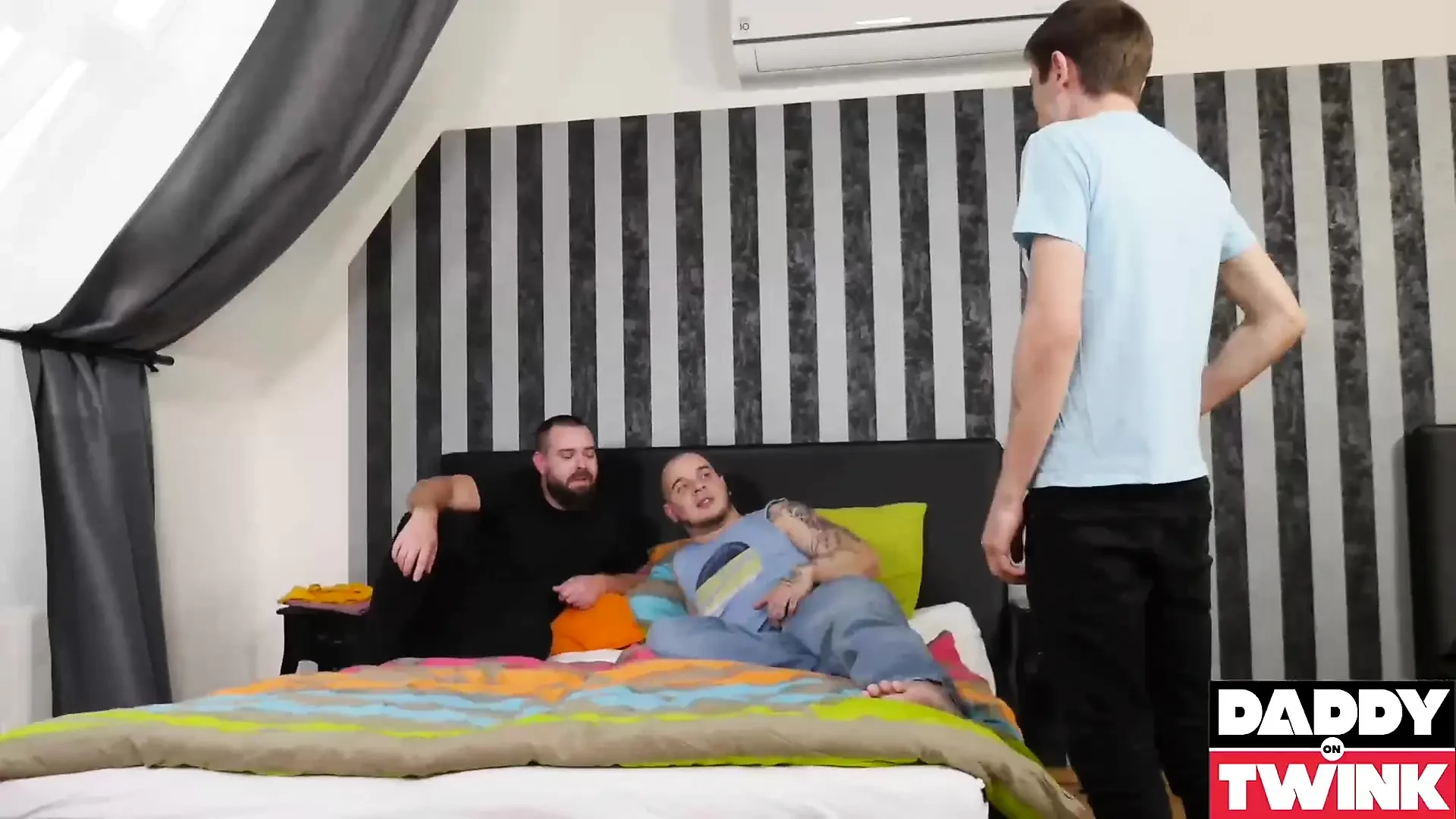 DADDYONTWINK Desmond Cooper e Martin Dajnar scopano senza preservativo Evan novak