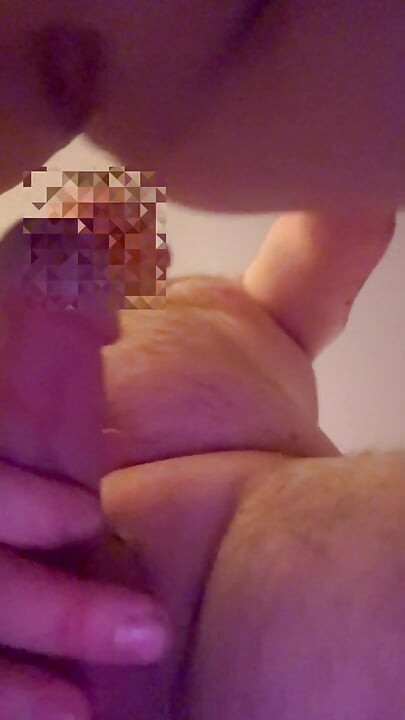 Cizinec, který jsem potkala v baru, jí mi zadek a skončil uvnitř mě