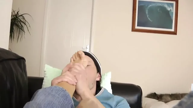Sniff stinky feet in nylon + footjob