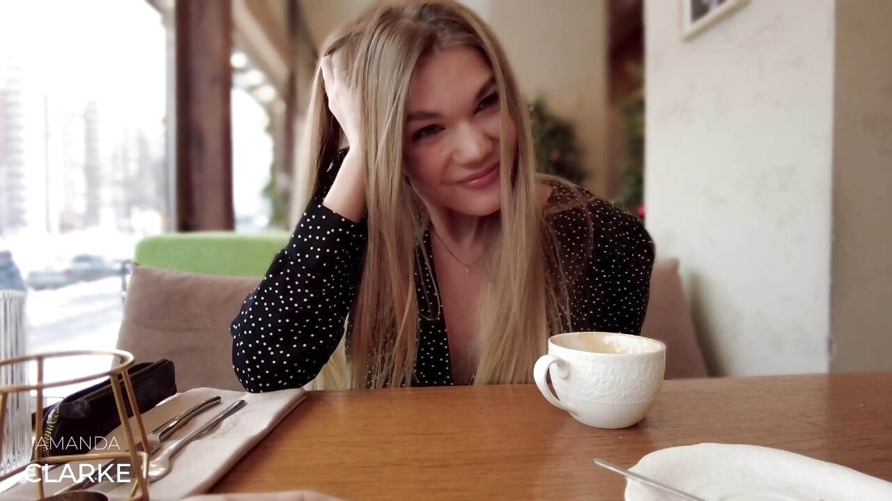 Makes Me Cum in Restaurant - Risky Sex