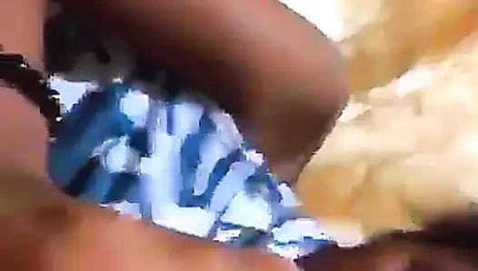 Chidinma lagi asik masturbasi dan nyepong kontolku sampai aku crot di mulutnya