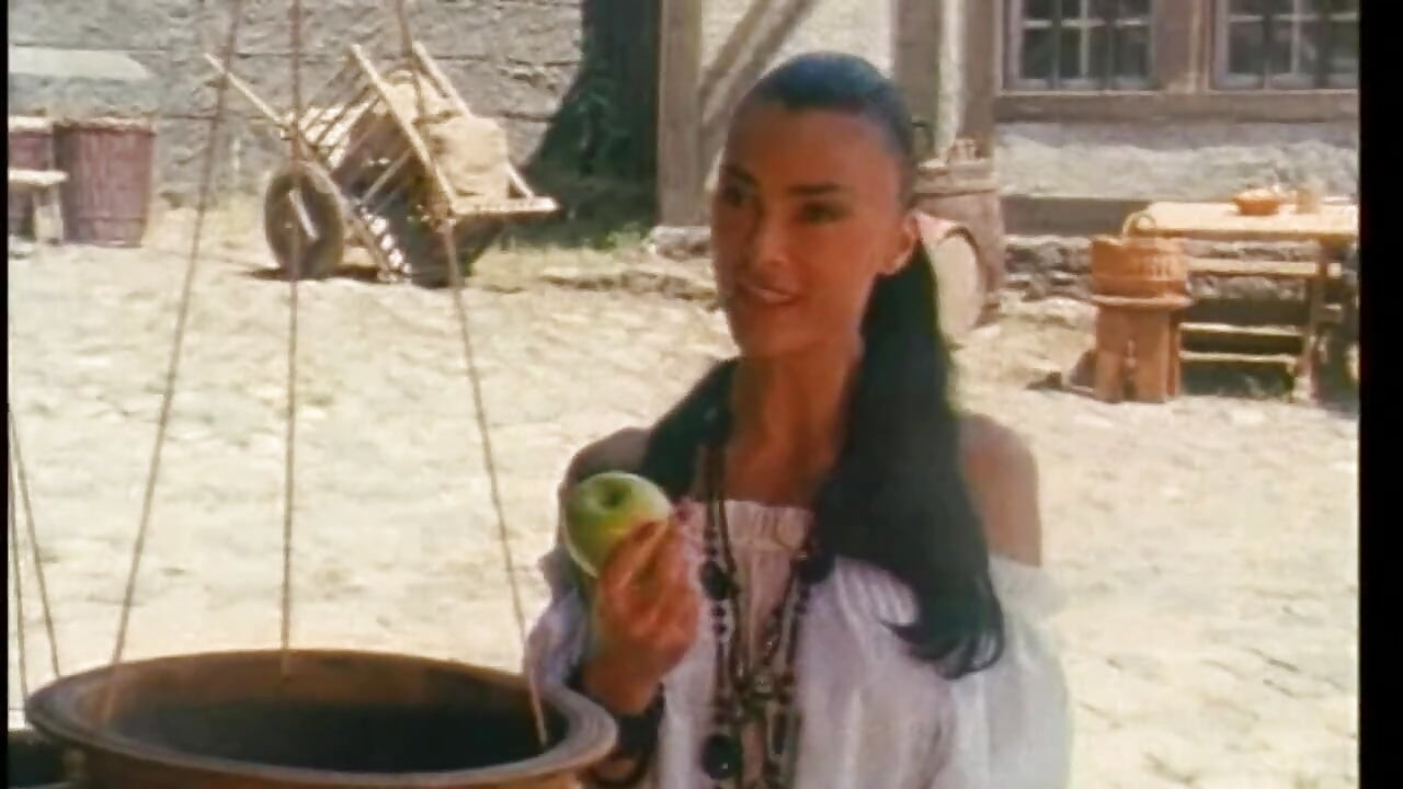 Волосатую киску трахает винтажная Venere Bianca