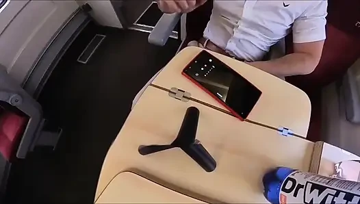 Adrenalin di kereta. Kepergok di toilet