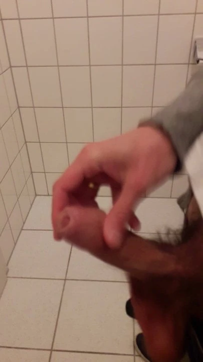 Alleine auf dem Klo