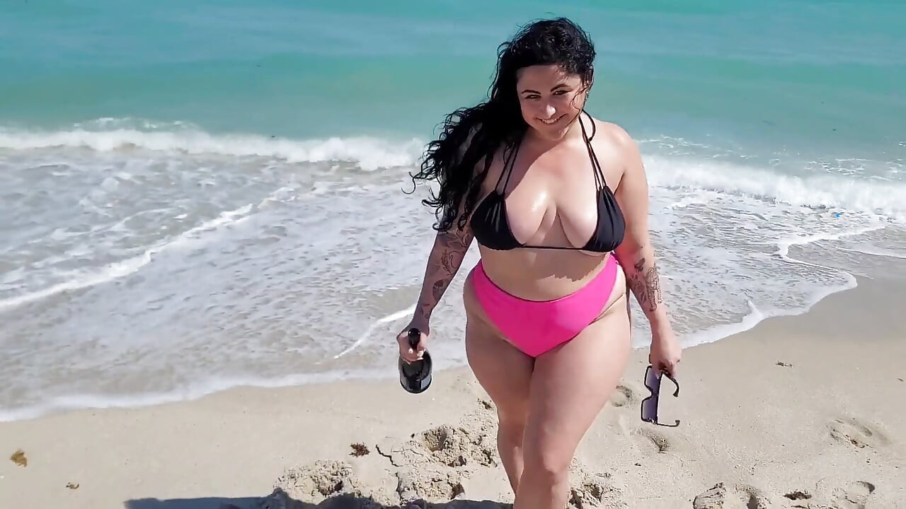 Beach Day Anal and Squirting