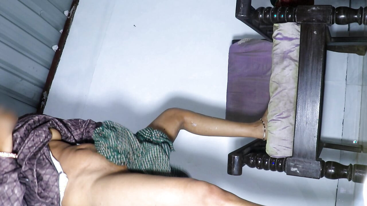 美丽的印度古吉拉特邦继妹第一次大量潮吹大腿发抖