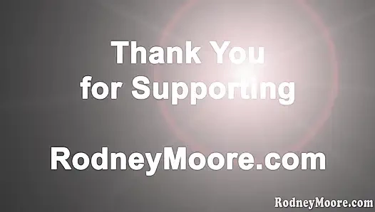 Mellanie Monroe milf exec moonlights as a stripper