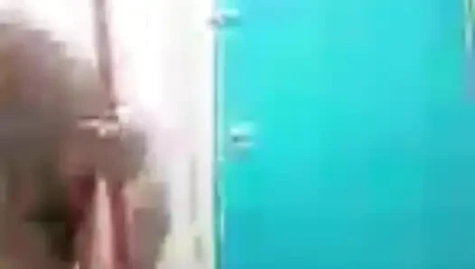 Güzel bir çıplak duş almak beni çok heyecanlandırıyor