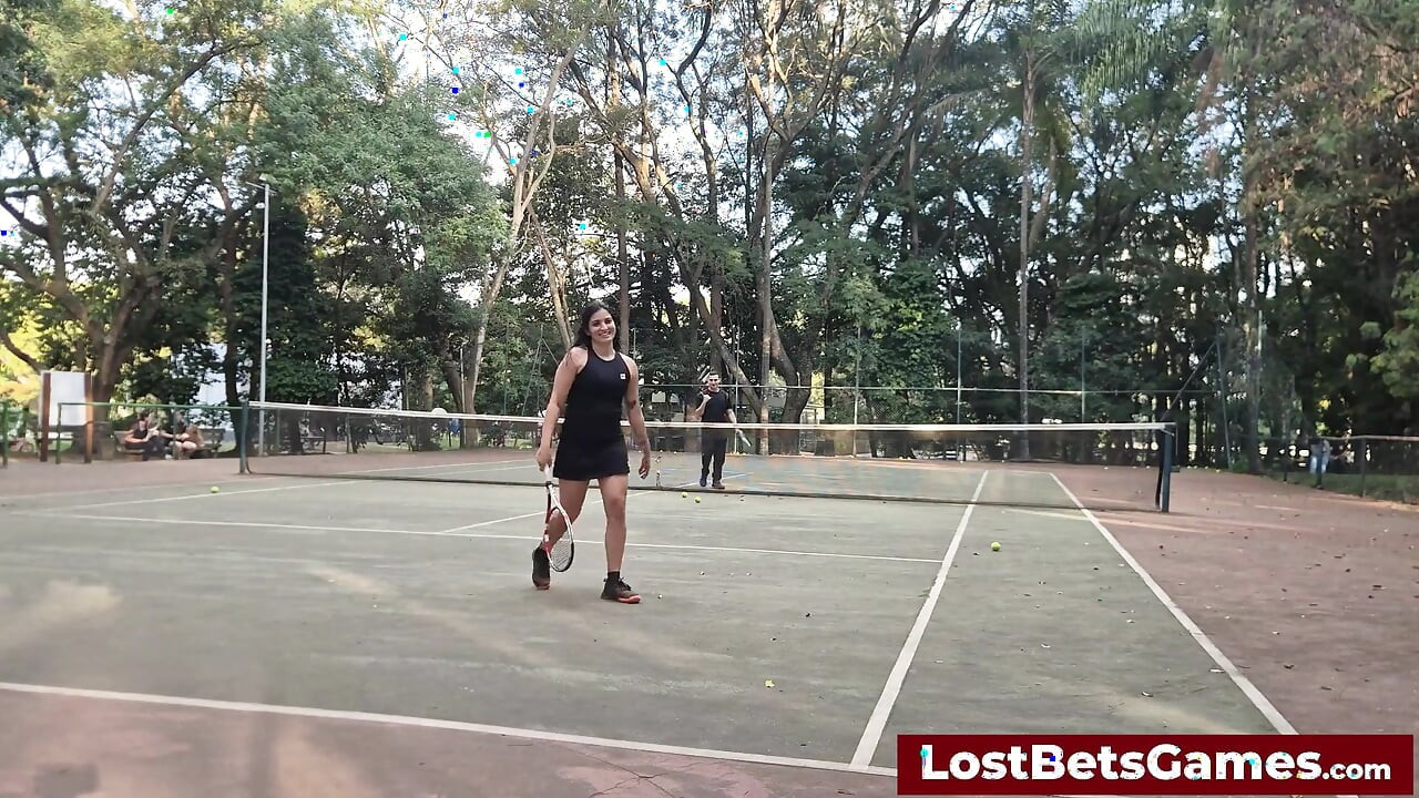 Rafaela en Igor nemen buiten hun strip tenniswedstrijd