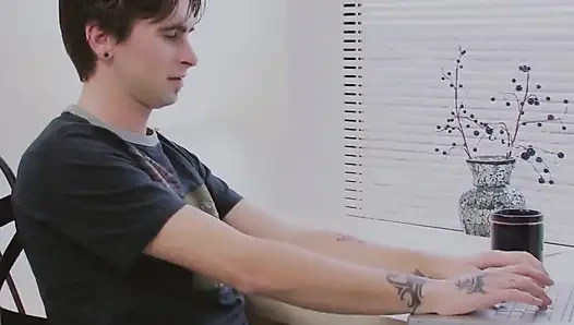 Seksi amatör sahne 4_slim esmer hatun ofiste sert sikiliyor üstüne boşalıyor