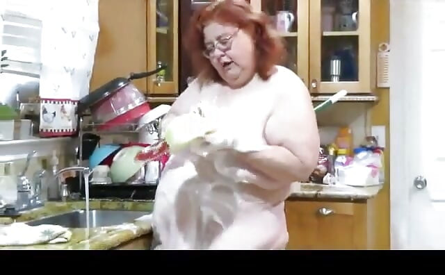 Requested video Big fat Stepmom milf cleans kitchen with her sponge while talking nasty to her