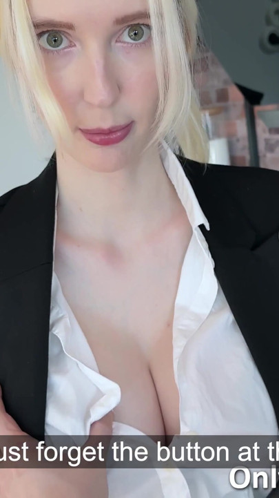 Jævla Varm Kollega På Kontorkjøkkenet - Titjob Sæd På De Store Puppene Hennes | Klipp 1